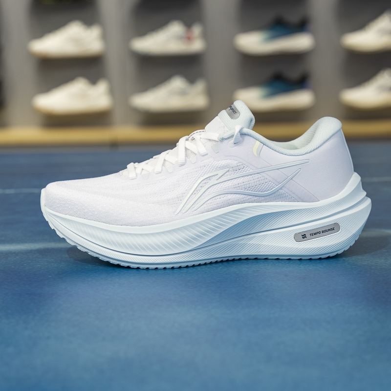 李宁女子跑鞋减震回弹