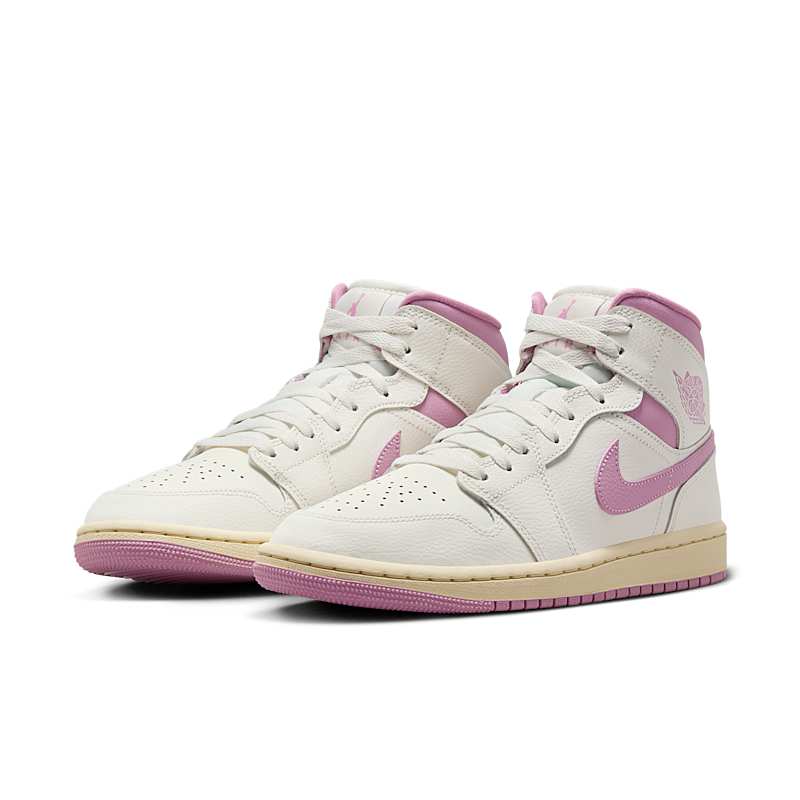 耐克AJ1中帮女子实战篮球鞋