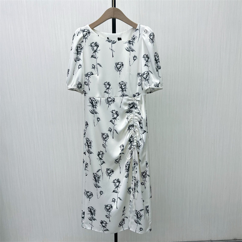 图●2025秋季新品 法式碎花连衣裙女气质显瘦小清新茶歇裙4111