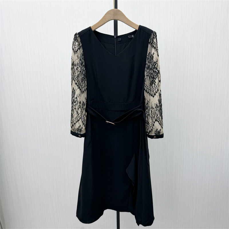 韩●2026春季新品 气质v领连衣裙女蕾丝拼接收腰修身通勤长裙3105,女装/女士精品,连衣裙,淘宝优惠券,粉丝福利购,淘宝优惠卷