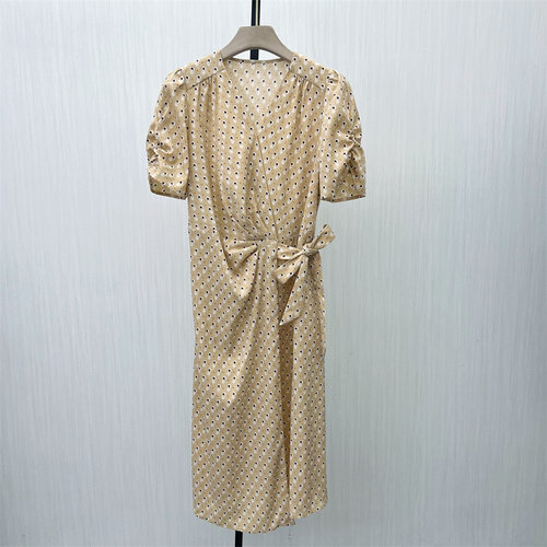 C●2025夏季新品 法式v领连衣裙女气质显瘦小清新a字茶歇裙7076