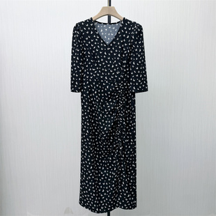 彩 新品 法式 v领连衣裙女气质显瘦小清新a字茶歇裙520 2026春季