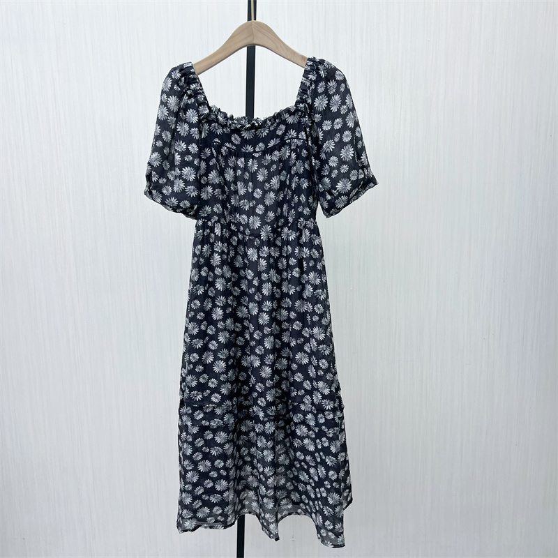 C●2025夏季新品 法式碎花连衣裙女气质显瘦小清新a字茶歇裙7077