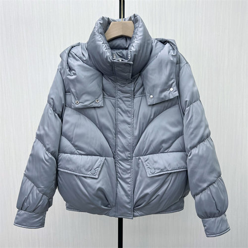 司●2025冬季新品 短款连帽羽绒服女宽松面包服加厚保暖外套0180