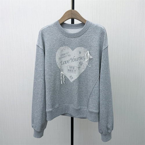 艾W●2026春季新品 圆领套头卫衣女休闲宽松慵懒印花长袖上衣4516