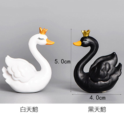 戴皇冠黑白天鹅公仔玩偶假山流水族多肉盆栽微景观烘焙蛋糕装饰品