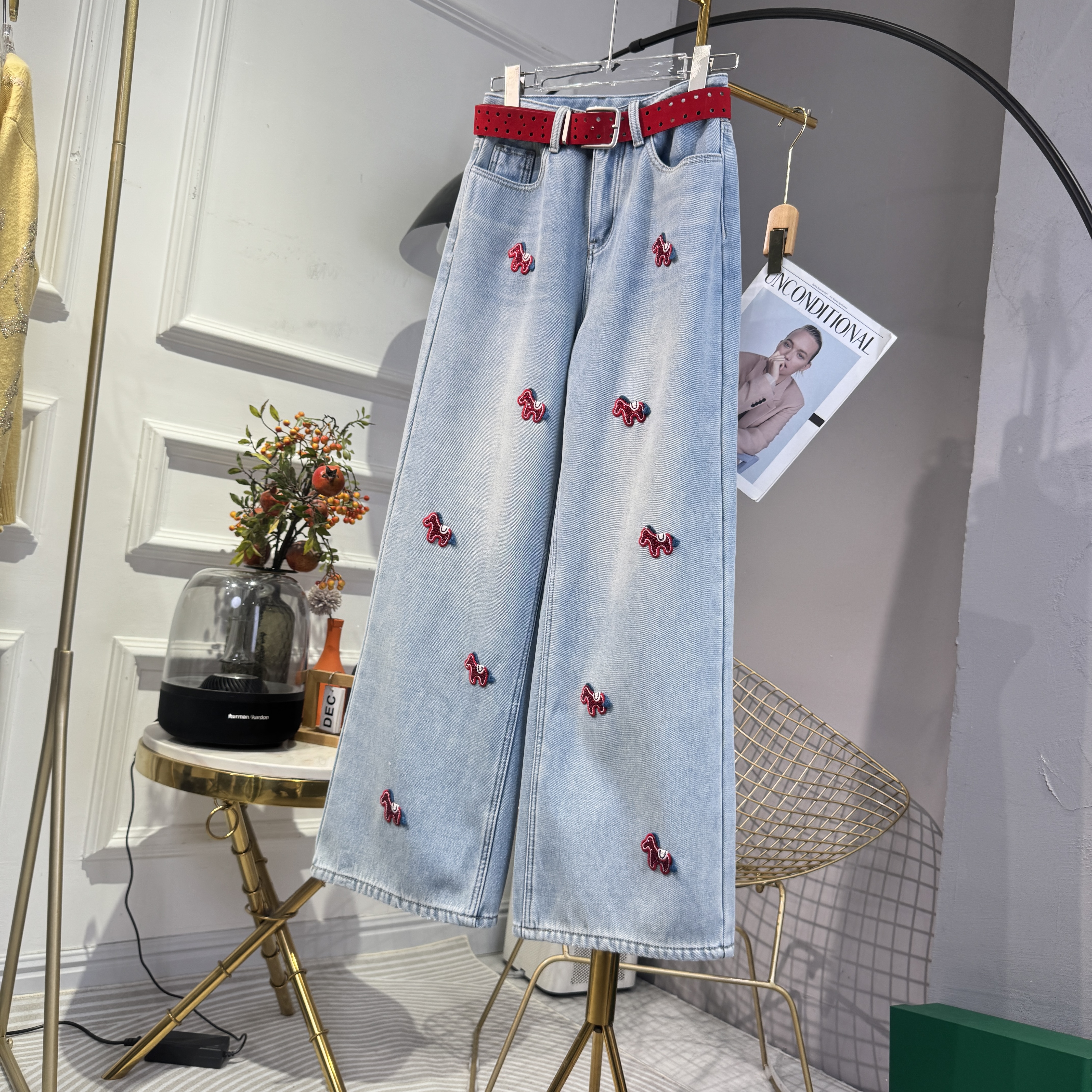 以梦为马加绒加厚牛仔裤小马刺绣烫钻贴花显瘦显高直筒裤冬季新款