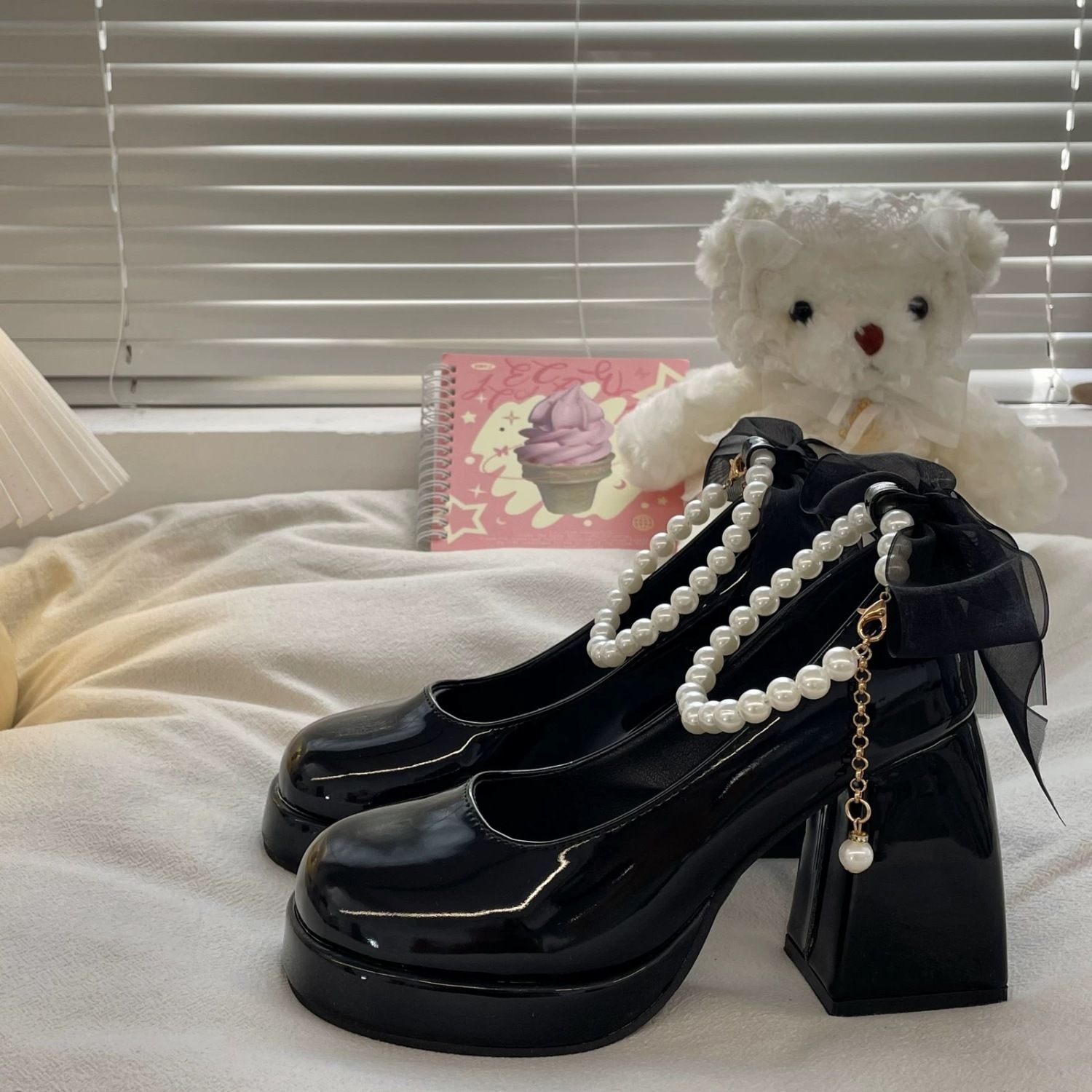 ins风粗跟米白色法式高跟鞋女2024年新款春夏季珍珠方头玛丽珍鞋