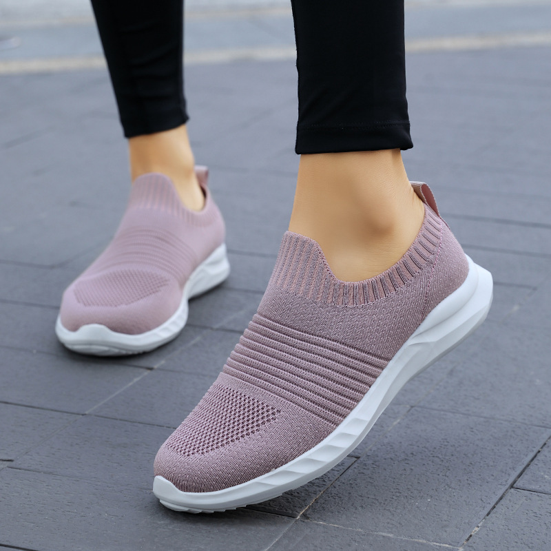 夏季大码女鞋41一43套脚飞织透气平底健步鞋软底不系带运动鞋41码