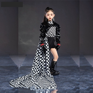 儿童走秀时尚潮服科技感T台长袖骑士服棋盘格风女童模特走秀套装