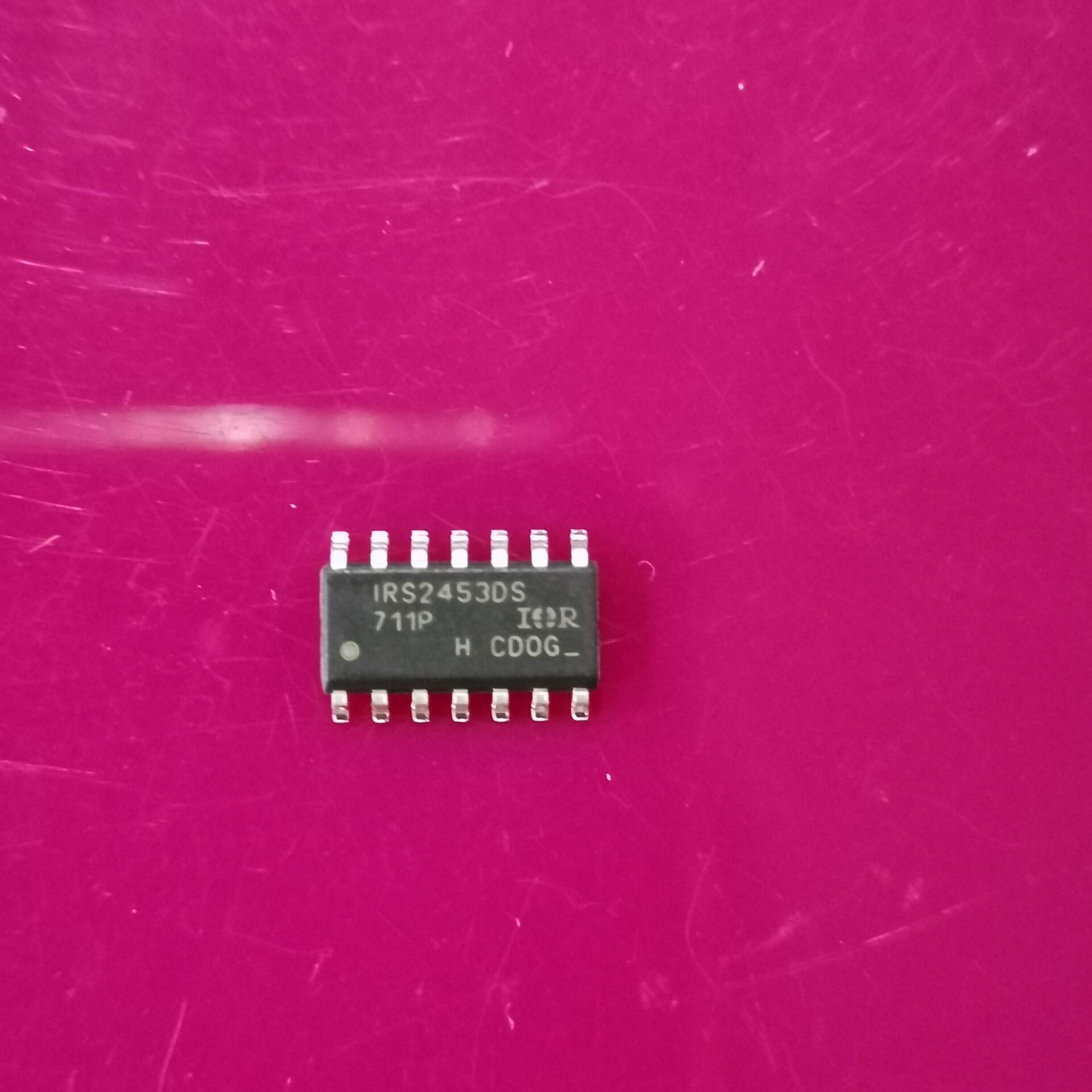 全新 IRS2453DS 贴片 SOP-14 自激式全桥驱动器IC