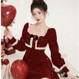 红色喜庆丝绒连衣裙女秋冬2025法式高级感气质名媛收腰小个子礼裙