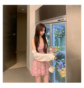 2025年夏季雪纺仙女短裙辣妹收腰吊带裙度假甜美碎花吊带连衣裙子