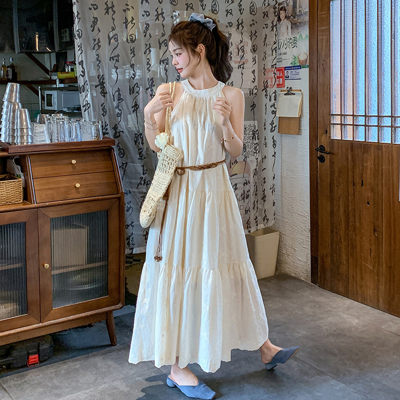 白色露肩挂脖连衣裙女刺绣2025夏季新款法式气质女神范度假风长裙图片