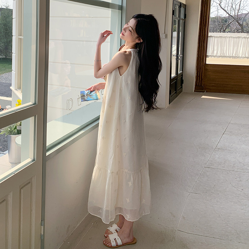 米白色刺绣挂脖连衣裙女2025夏季新款法式温柔风独特绝美仙女长裙,女装连衣裙,乔安迪