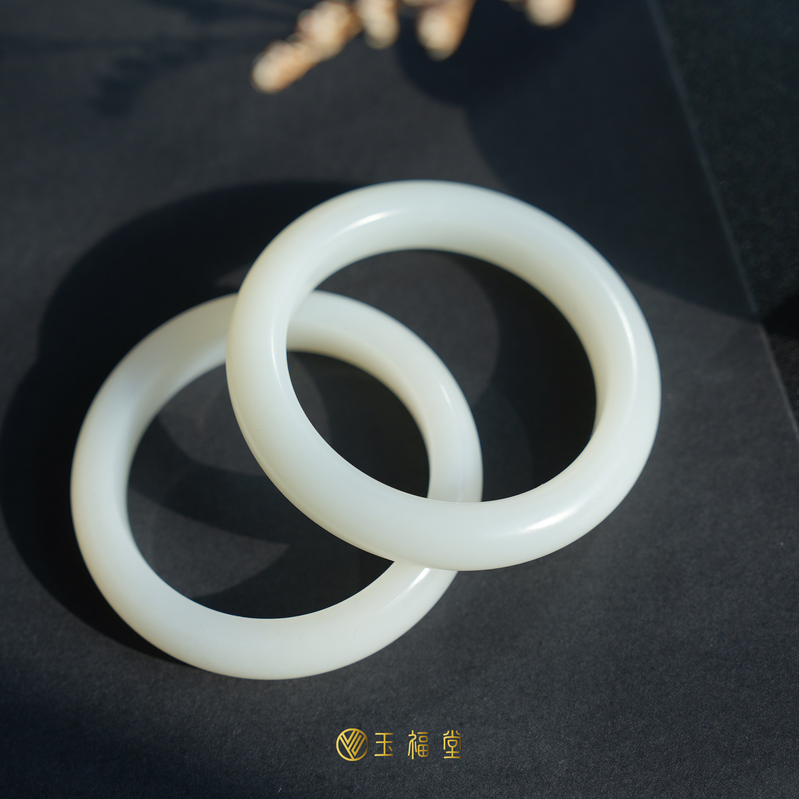 玉福堂 | 新疆和田玉且末暖白平安镯 | 油糕料