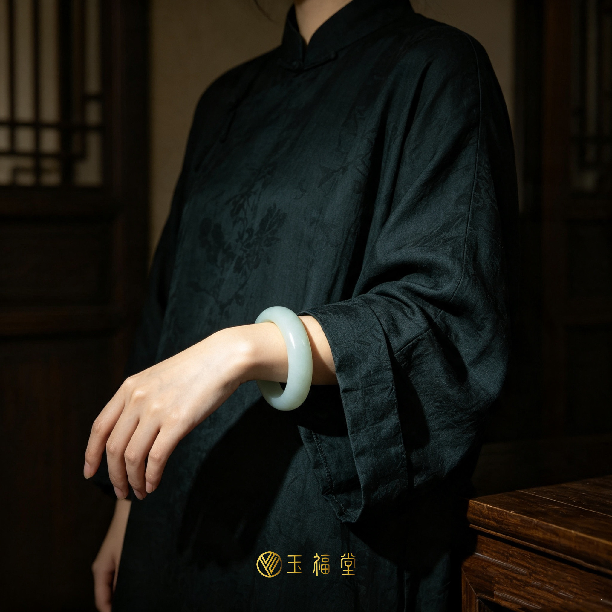 玉福堂 | 新疆和田玉和田籽 |高青白玉镯 | 宽轮胎玉镯手镯56.7mm