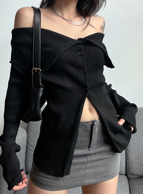 gagaopt秋冬新款一字肩长袖针织衫辣妹性感修身纽扣开叉黑色上衣