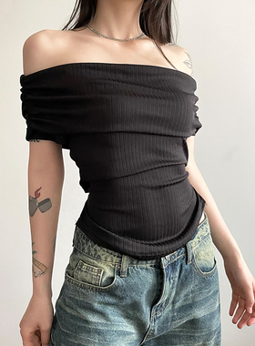 gagaopt设计感一字肩黑色短袖T恤女夏季小众别致修身短款坑条上衣