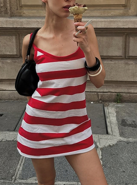 gagaopt2025夏季新款性感U领条纹露肩吊带连衣裙显瘦遮胯A字短裙
