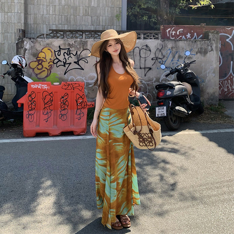 泰国东南亚海岛度假穿搭女多巴胺纯欲橘色挂脖吊带印花半身裙套装
