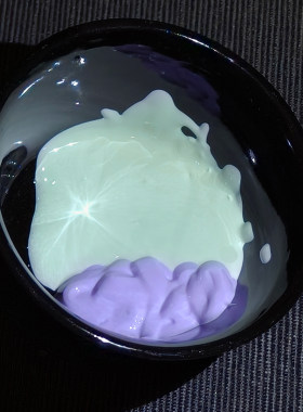 鲟鱼籽妆前打底乳抵抗日光彩妆