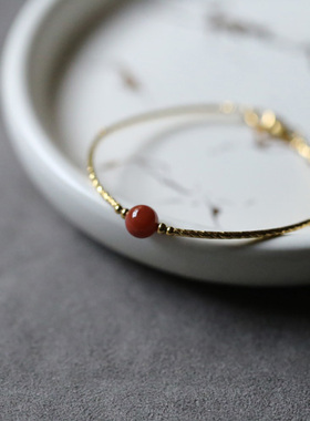 入锦女款南红9k材质设计款细镯