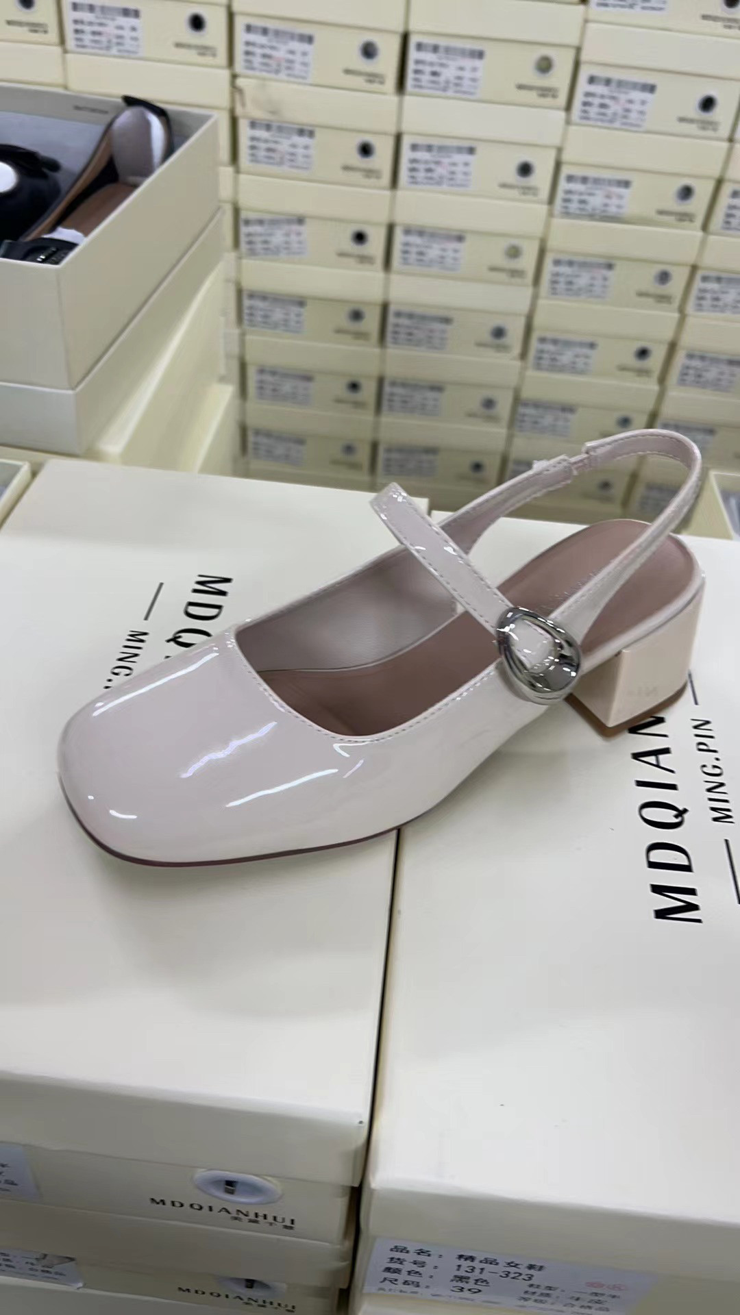 2024新款包邮女鞋品牌真皮牛皮搭扣粗跟欧美时尚玛丽珍女包头凉鞋