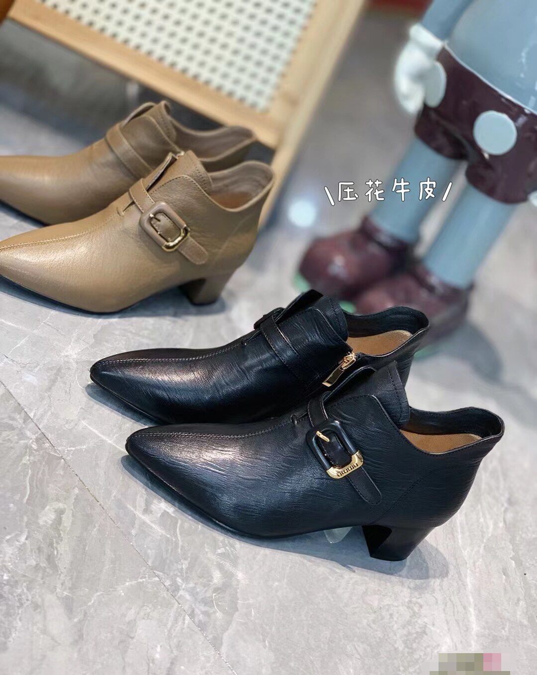 2025新款包邮女靴品牌真皮牛皮侧拉链尖头粗跟欧美时尚高品质裸靴