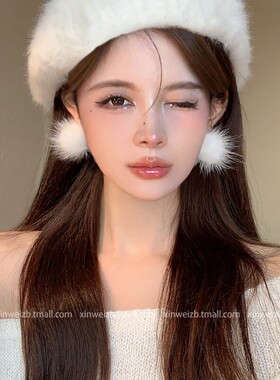 新薇冬日白色毛绒球球耳扣耳环小众设计温柔耳钉女高级感耳饰20