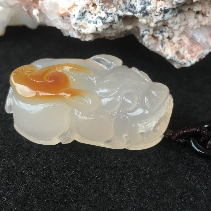 马料纯天然原色无烧俏色玉髓如意招财貔貅吊坠百搭男女情侣款雕件
