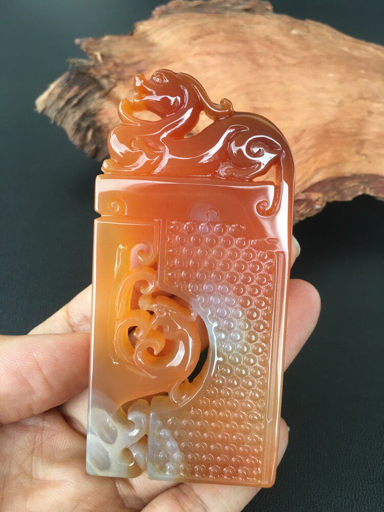 马料纯天然原色无烧红玉髓仿古雕刻玛瑙貔貅吊坠男士款大挂件复古