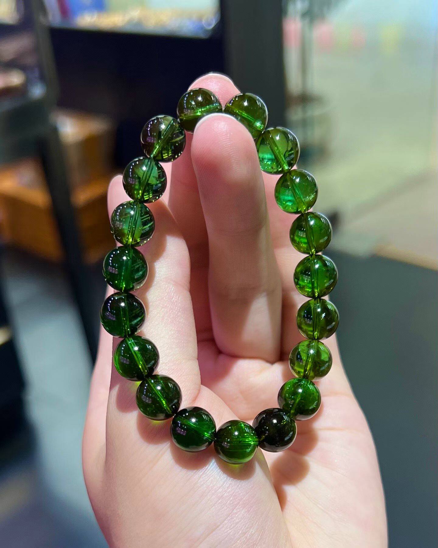 回收天然水晶绿碧玺手链恰似自然雕琢的诗篇。参数10mm 重33g