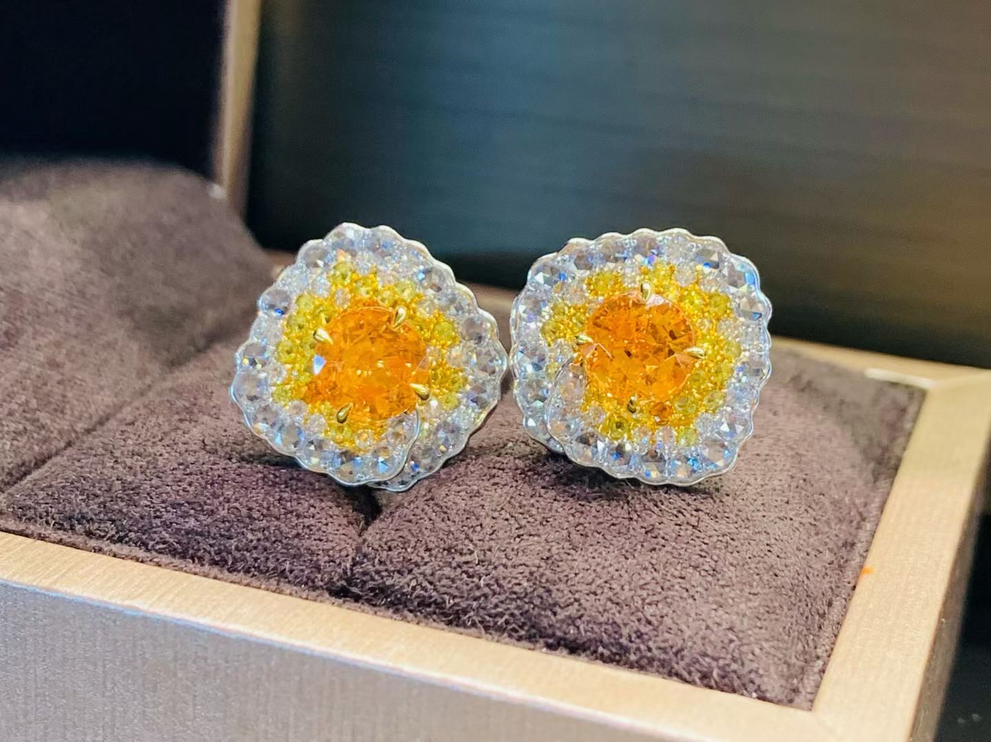 回收天然水晶芬达石耳钉3.53ct 火彩满满18k金镶嵌钻橙色蓝宝