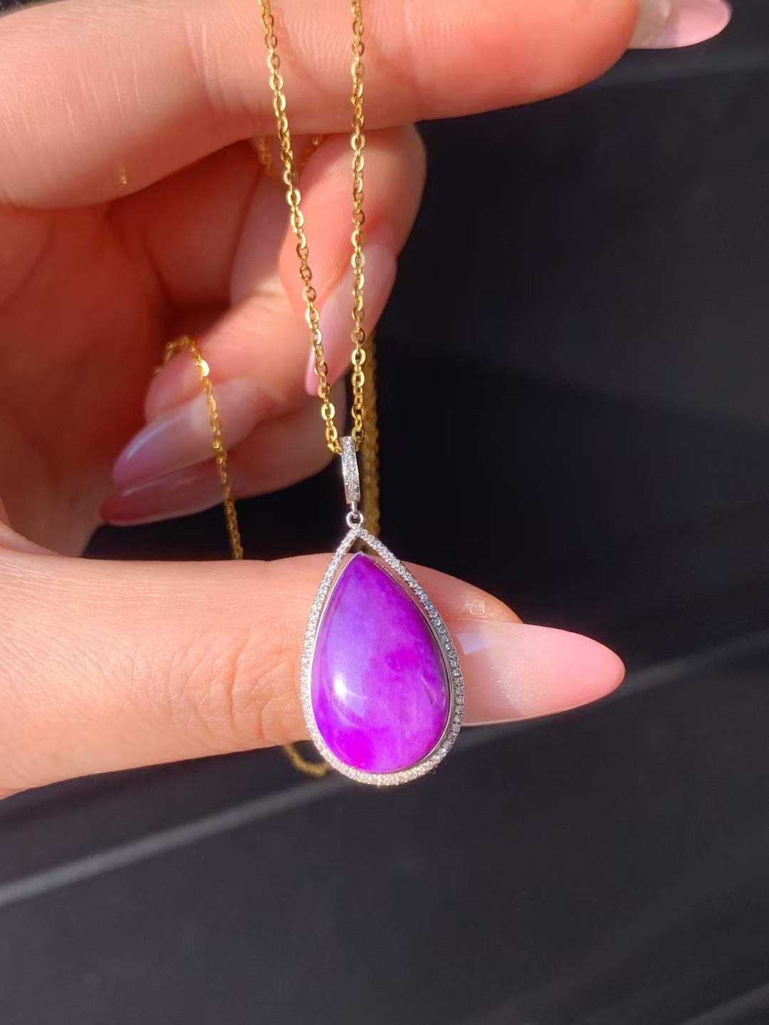 凝胶紫樱花舒俱来吊坠舒俱来18K金钻吊坠，尺寸31.3*15mm