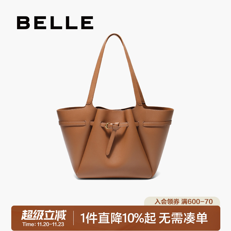 百丽2025新款法式风衣扣托特包