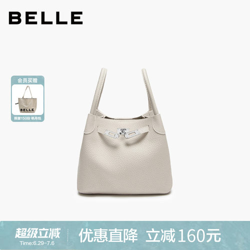 百丽女款通勤斜挎水桶包