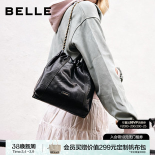 百丽女包2026新款牛绒垃圾袋一包多背流浪包单肩斜挎水桶包M8656A