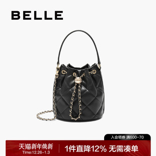 百丽包包女2025新款 小香风链条包斜挎手提水桶包X7403CX5 商场同款