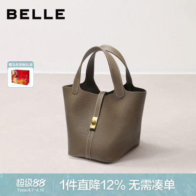 百丽2026新款真皮婚包水桶包