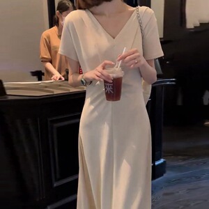夏季女装夏季新款气质洋气网红设计感穿搭小众时尚连衣裙简约大气