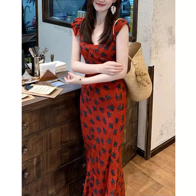 高端精致茶歇法式收腰显瘦红色碎花鱼尾连衣裙子2026新款女装夏季