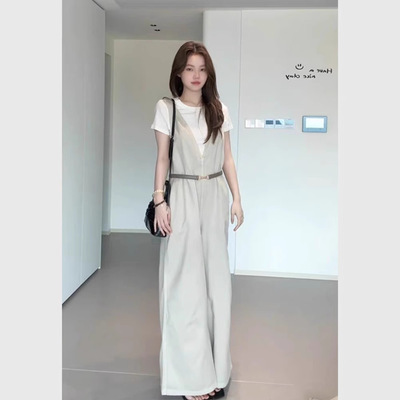 今年流行的杏色V领背带裤女夏薄款工装休闲阔腿裤子宽松bf慵懒风