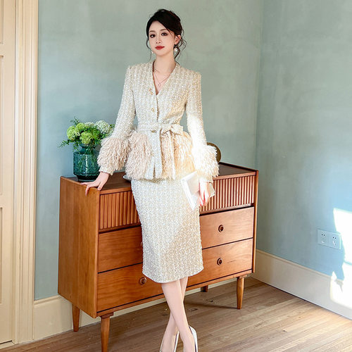 2026春装新款小香风亮片粗花呢修身外套设计感毛毛加厚大衣70102