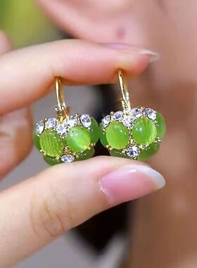 轻奢高级感绿色提篮耳环2025年新款百搭气质耳坠小众设计流行耳饰