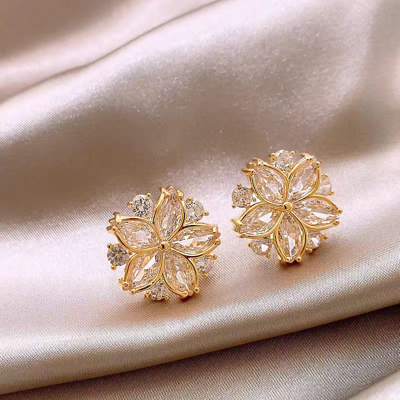 金色五瓣花水晶耳钉女设计感耳环高级感精致耳饰新款2025爆款配饰