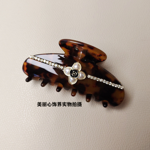 法式优雅小香风山茶花镶钻抓夹