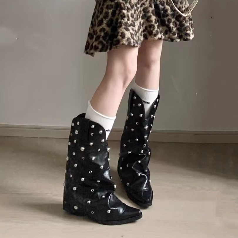 尖头朋克风金属装饰女靴2025冬季新款铆钉西部靴女小众粗跟中筒靴,女鞋,马丁靴,淘宝优惠券,粉丝福利购,淘宝优惠卷
