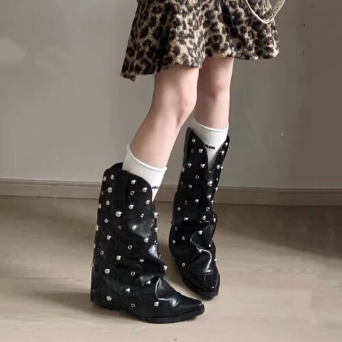 尖头朋克风金属装饰靴粗跟中筒靴