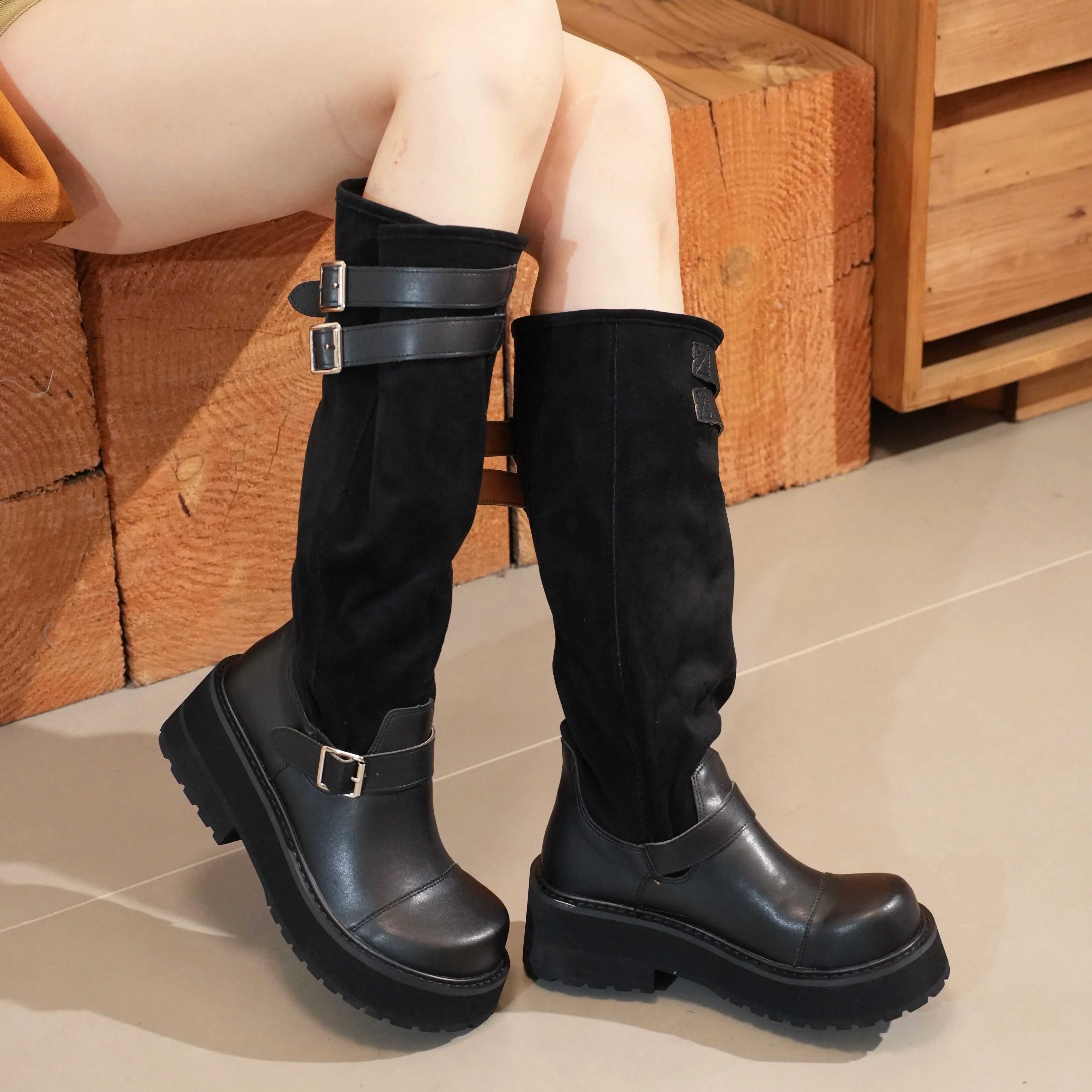 粗跟厚底小个子皮带扣长筒靴